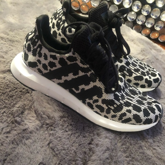 adidas swift run cheetah